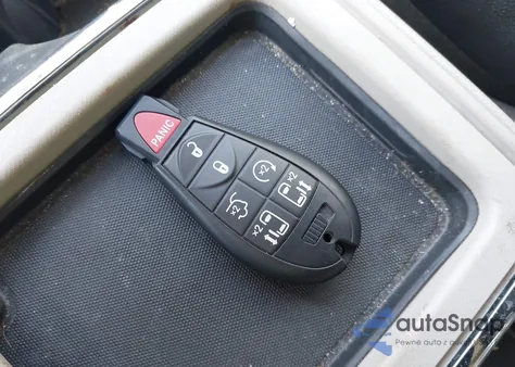 2011 Chrysler Town & Country Touring-L из США, поврежденный, VIN 2A4RR8DG0BR630879